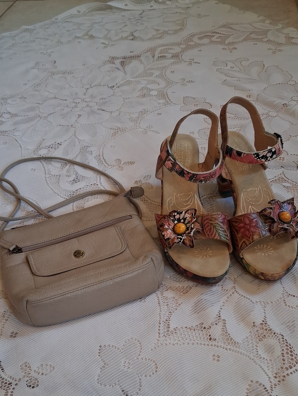 L'ARTISTE Springstep Multicolor Floral Leather Women's Sandals ,with Crossbody